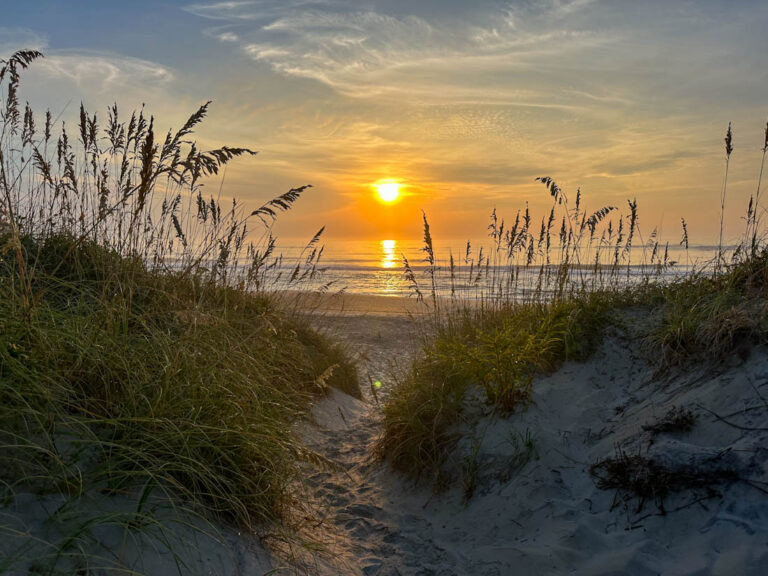 14 BEST PLACES TO VISIT IN AUGUST USA: SUMMER VACATION IDEAS